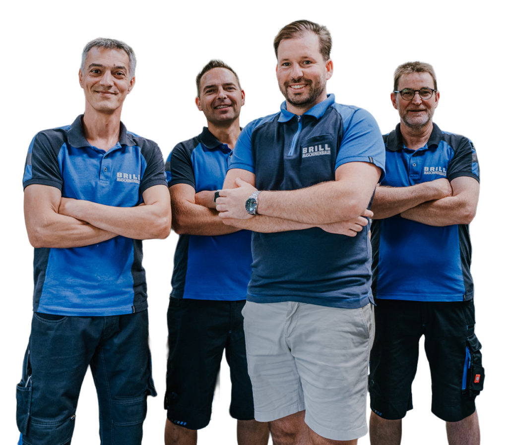 Team von Maschinenbau Brill: vier Mitarbeiter in Firmenshirts